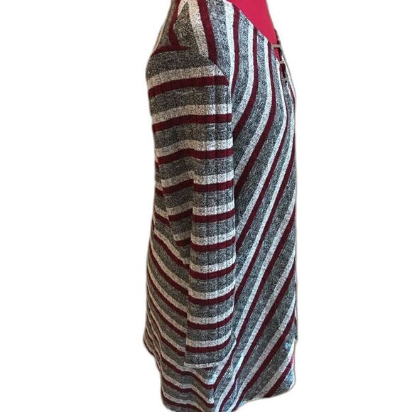 Ruby Rd Top Women Size Medium Red Metallic Striped Shark Bite Hem 3/4 Sleeve NWT - Picture 4 of 11